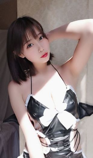 男子被扇耳光后连续打女子头